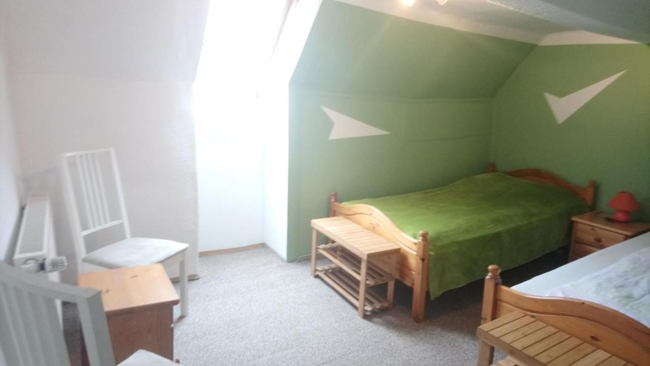 Neukalener Stadthaus Zum Alten Schmied Bagian luar foto