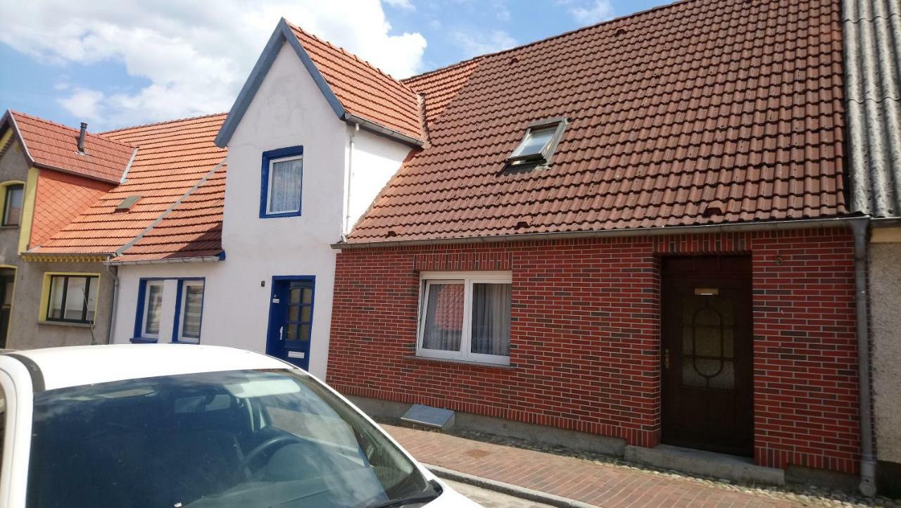 Neukalener Stadthaus Zum Alten Schmied Bagian luar foto