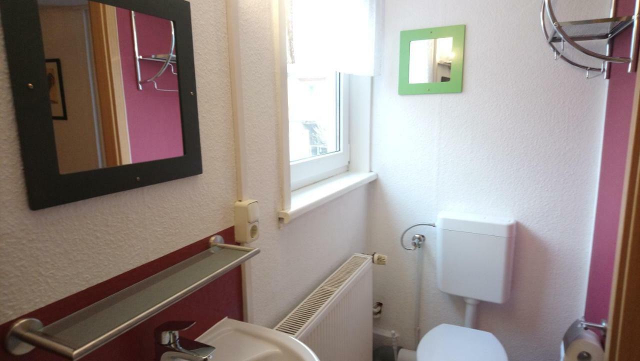 Neukalener Stadthaus Zum Alten Schmied Bagian luar foto